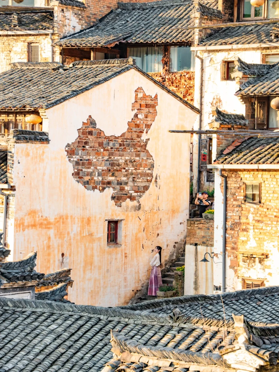 接下来的婺源篁岭🌼是漫山遍野的油菜花海‼️