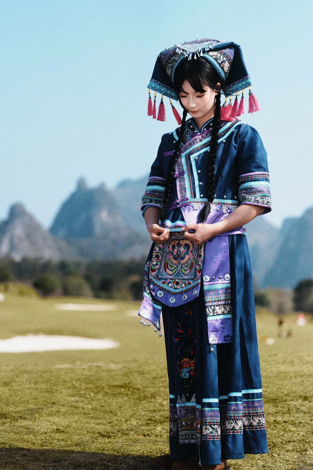 彩锦绣出多情的美 多情的心儿随她飞耶