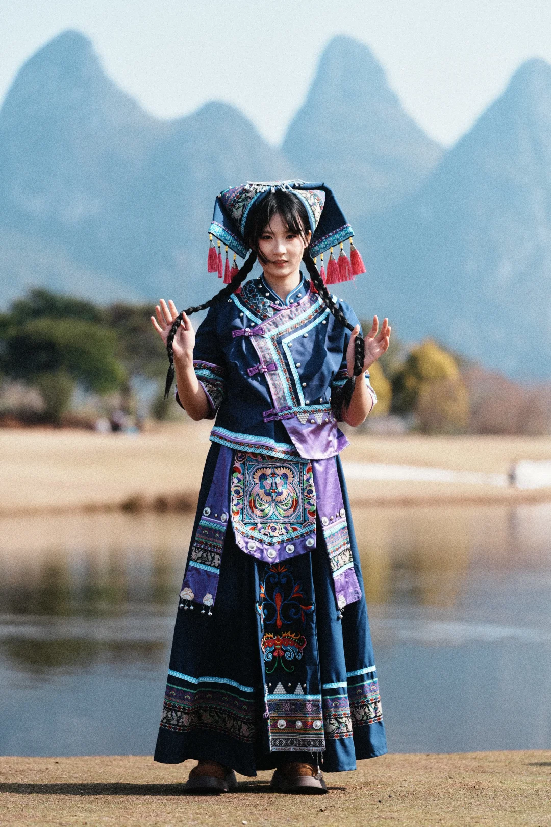 彩锦绣出多情的美 多情的心儿随她飞耶