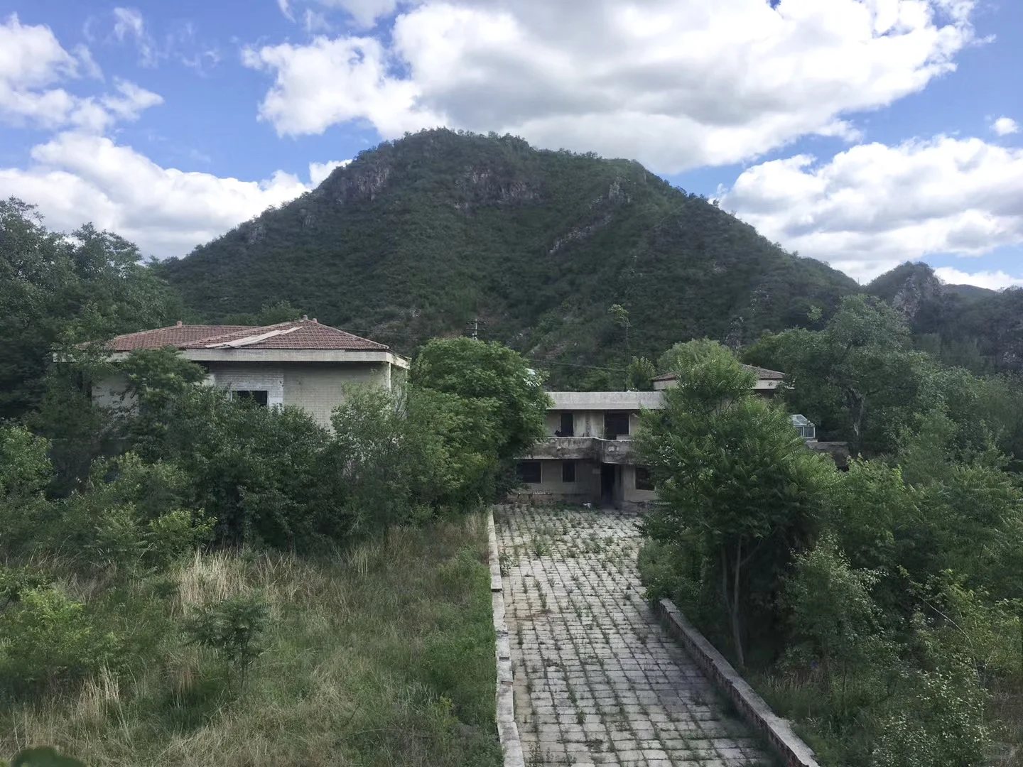 神堂峪景区附近商用房屋土地转让