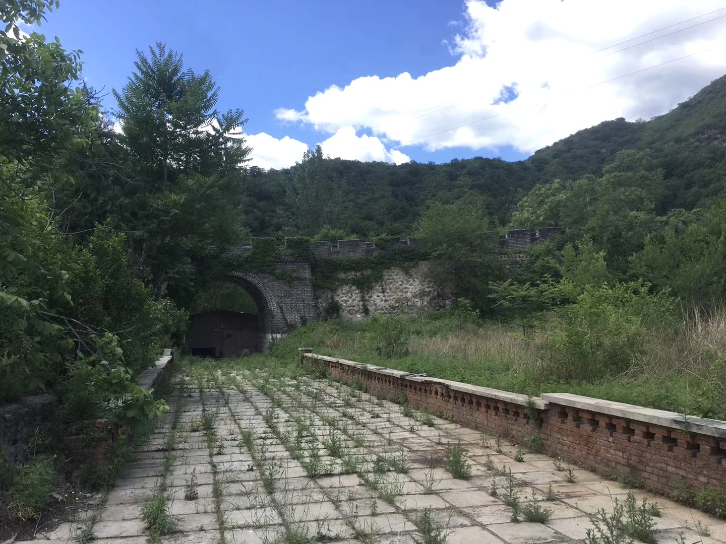 神堂峪景区附近商用房屋土地转让