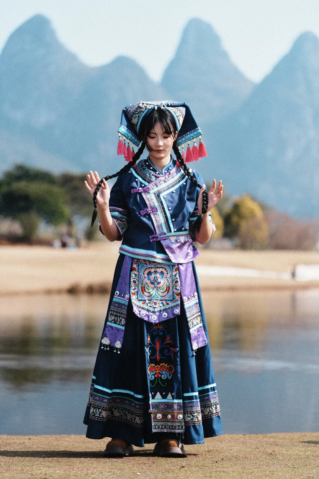 彩锦绣出多情的美 多情的心儿随她飞耶