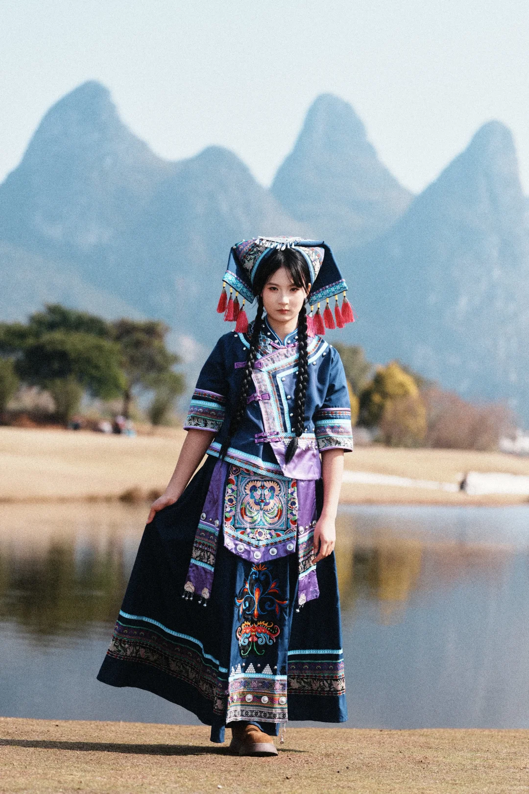 彩锦绣出多情的美 多情的心儿随她飞耶