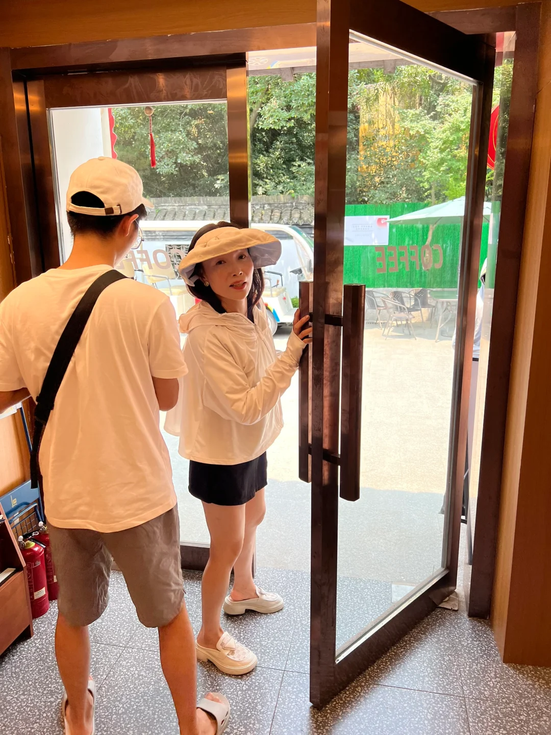 今天我的景区9.9咖啡店卖了100杯！