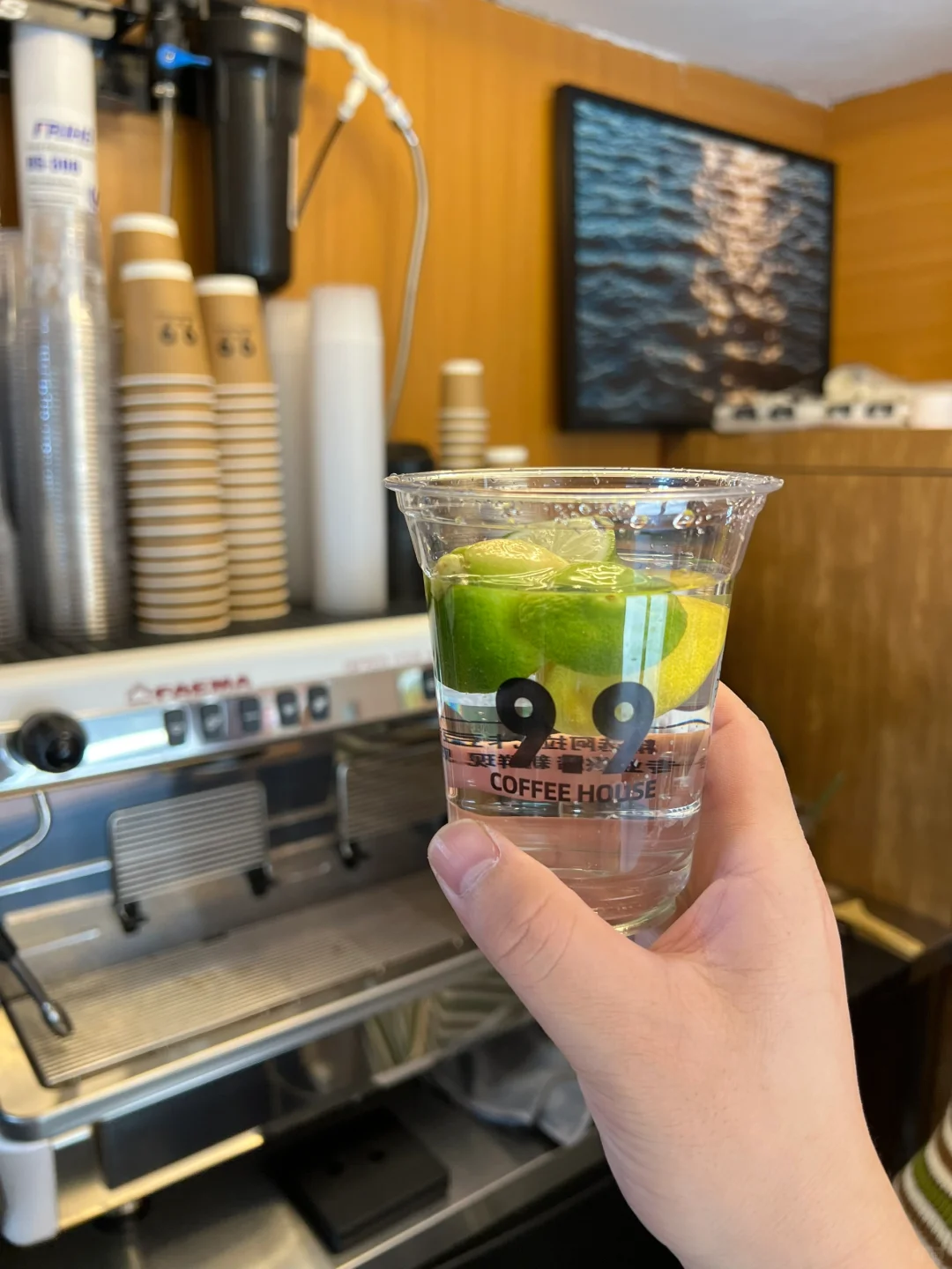 今天我的景区9.9咖啡店卖了100杯！