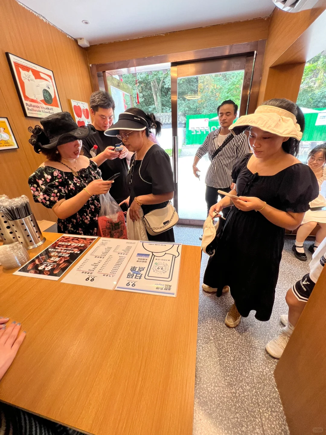 今天我的景区9.9咖啡店卖了100杯！