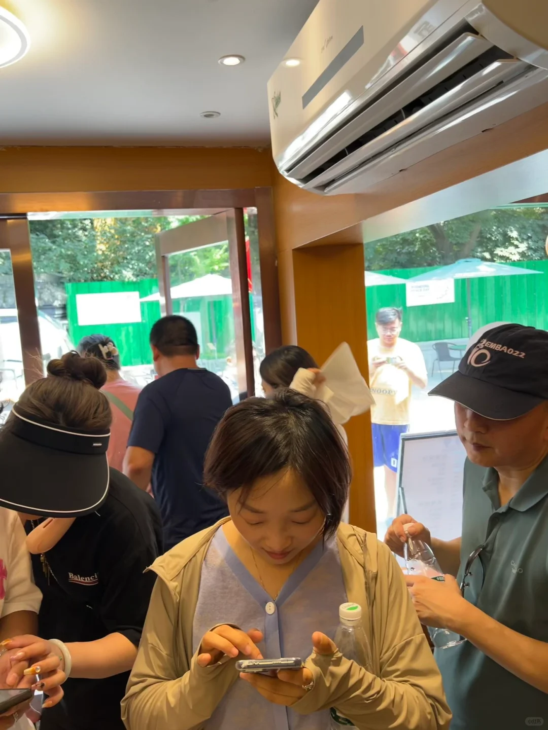 今天我的景区9.9咖啡店卖了100杯！