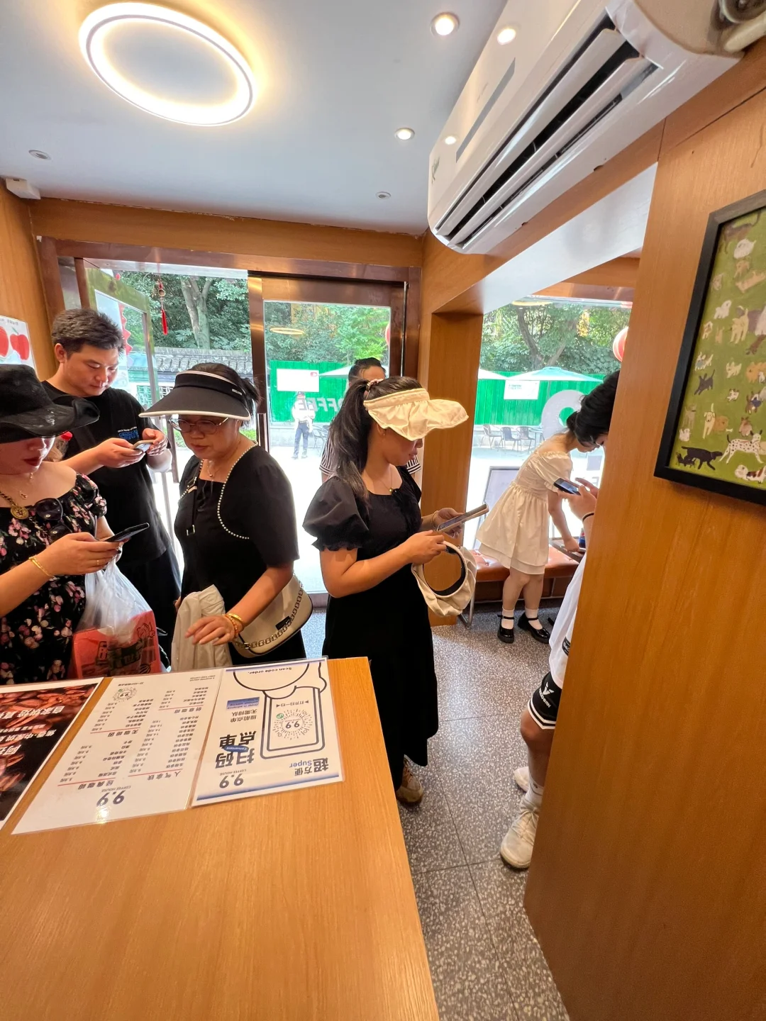 今天我的景区9.9咖啡店卖了100杯！