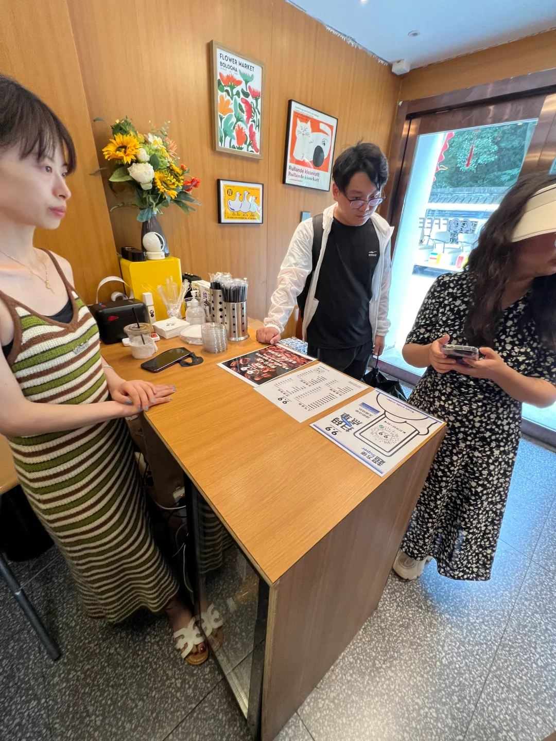 今天我的景区9.9咖啡店卖了100杯！