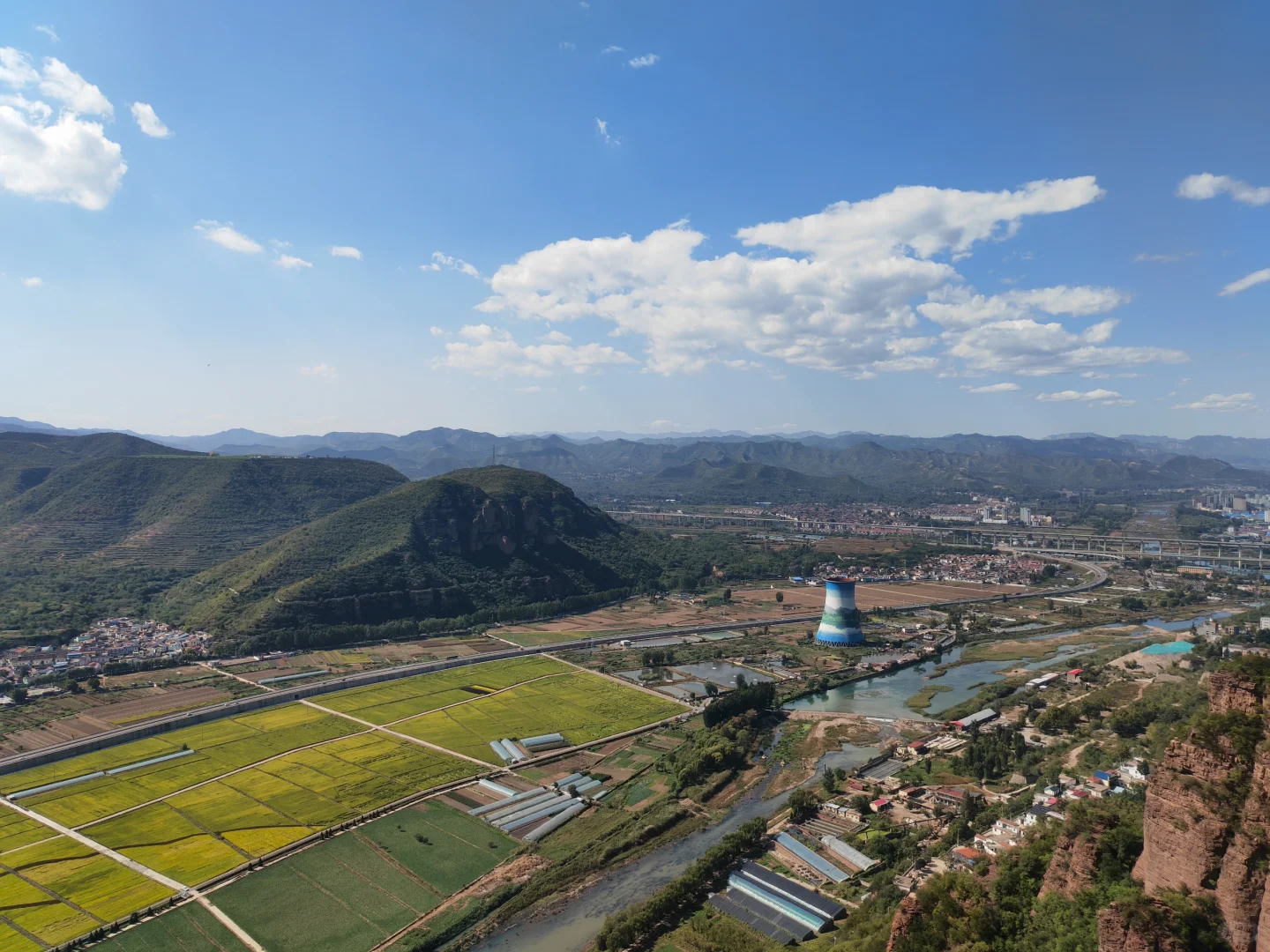 家人们,来涉县一定要来打卡韩王九寨稻田画