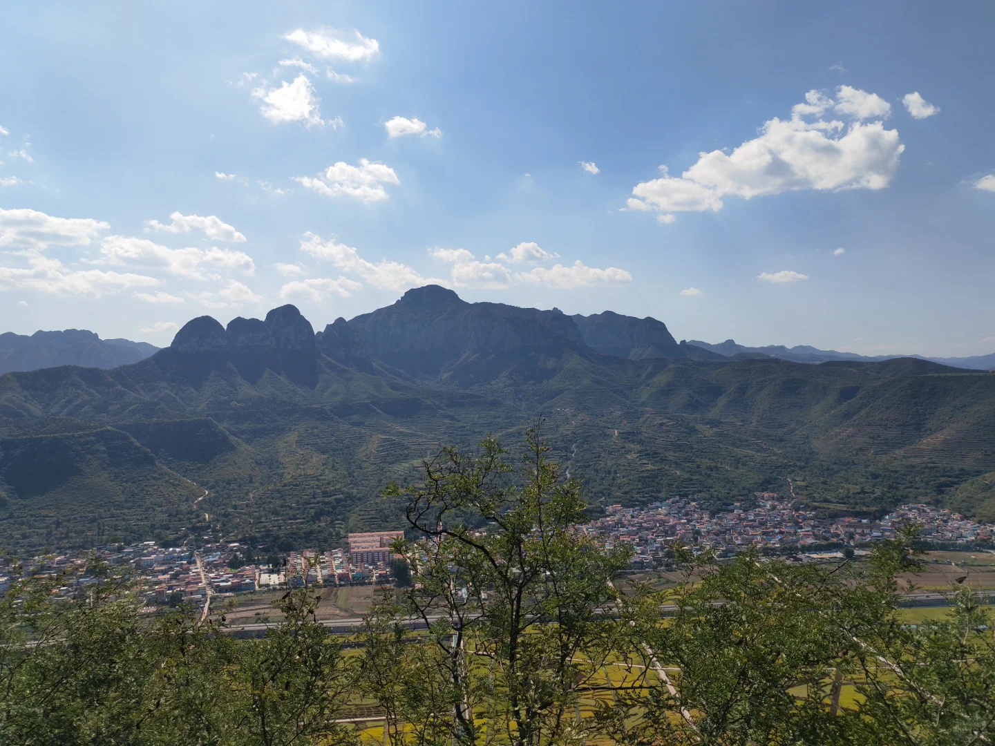 家人们,来涉县一定要来打卡韩王九寨稻田画