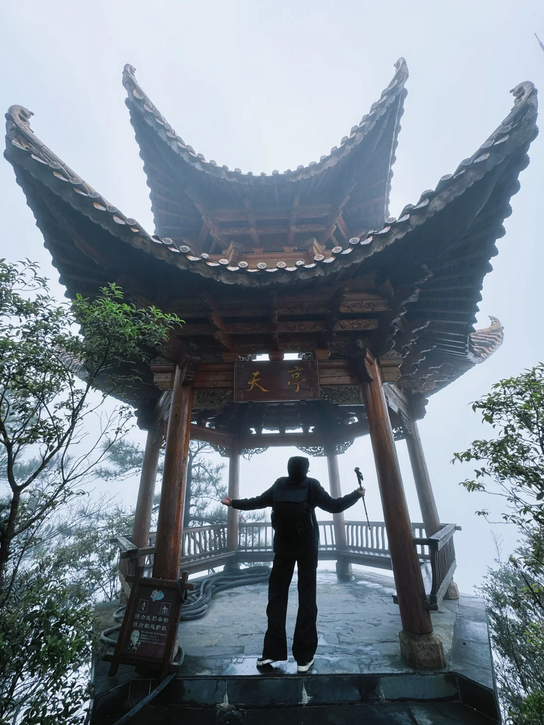 江西出现了新型爬山方式！悬崖动车他来了……