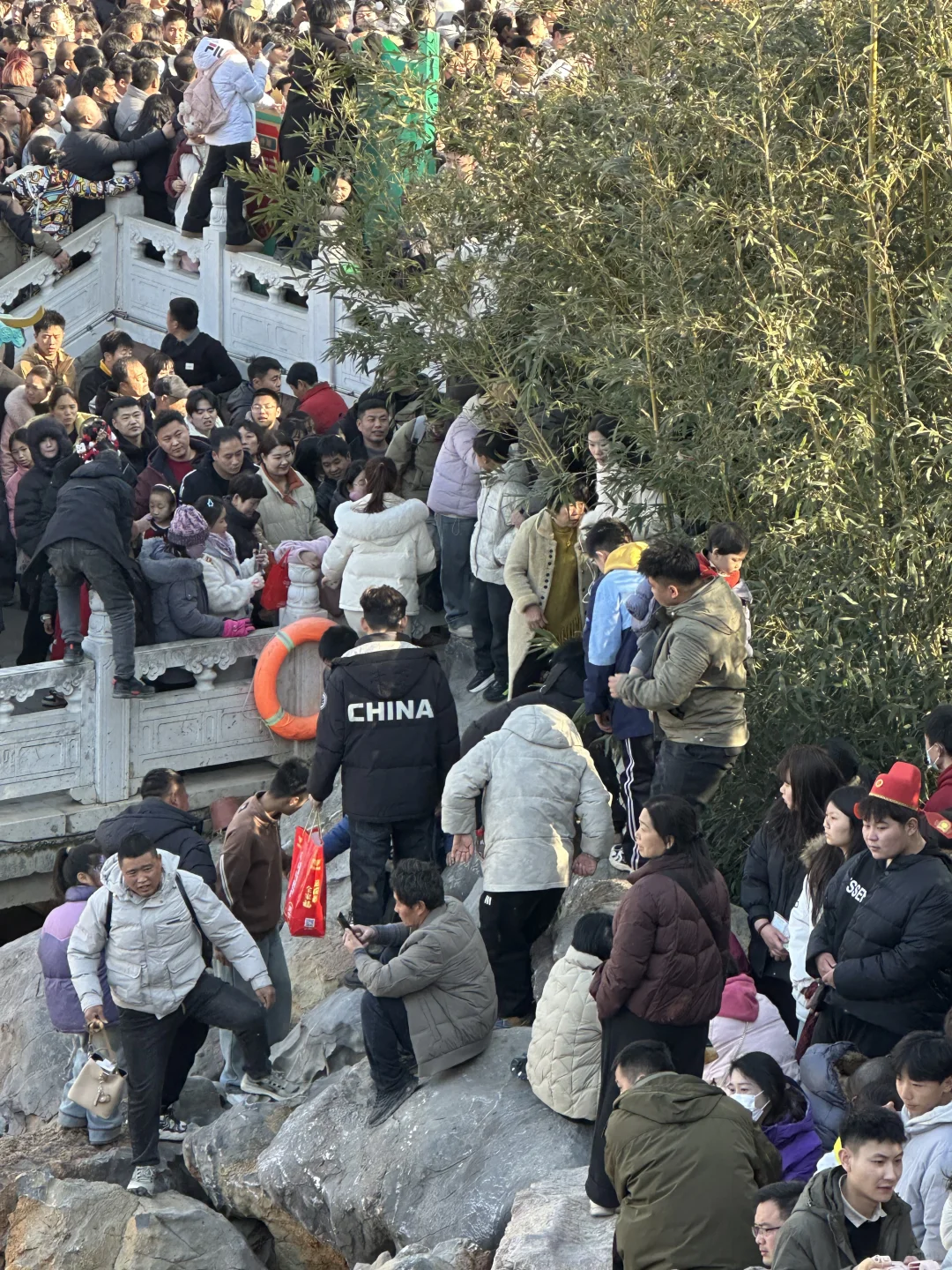 万岁山大宋武侠城人流量过多