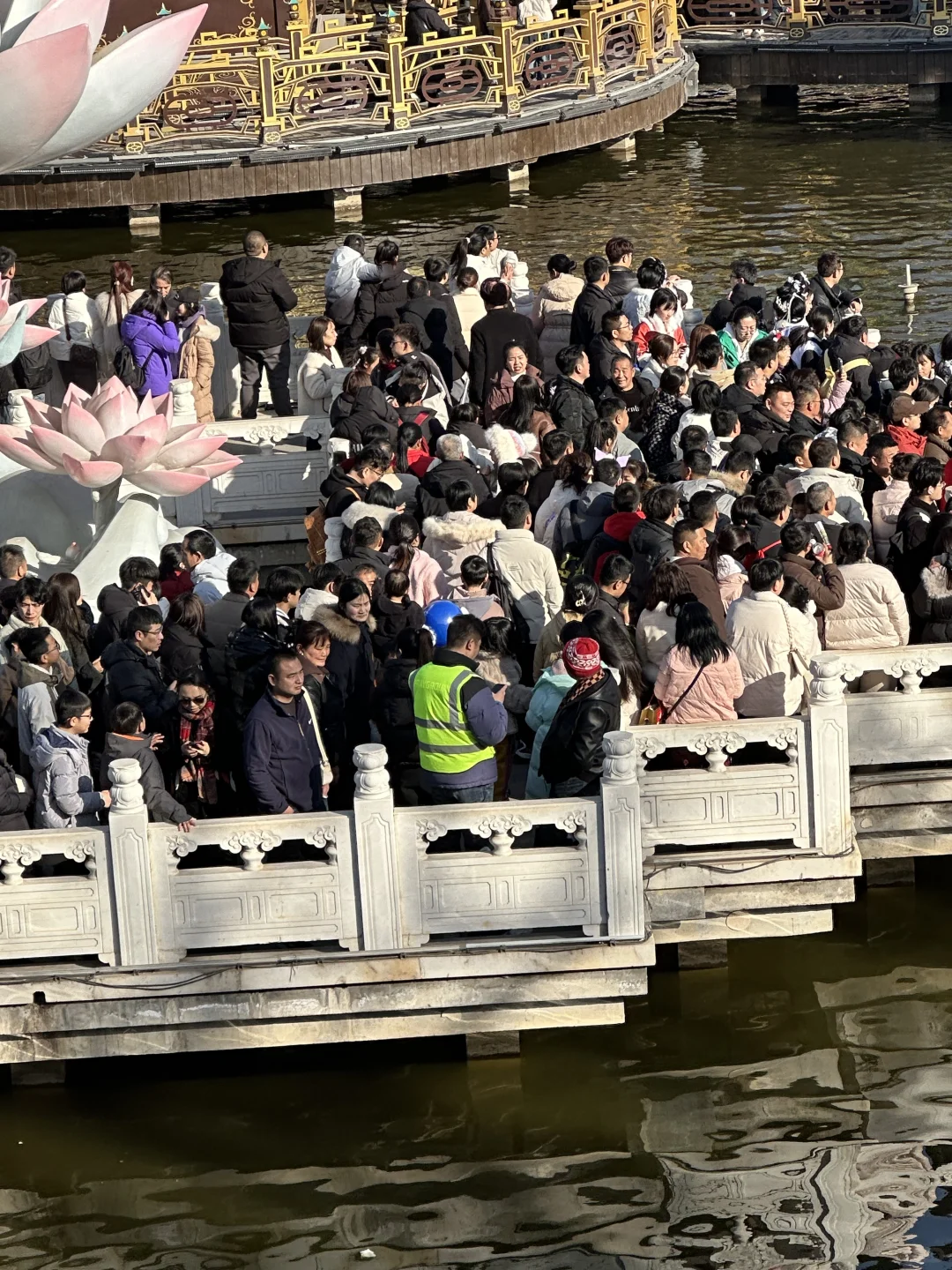 万岁山大宋武侠城人流量过多