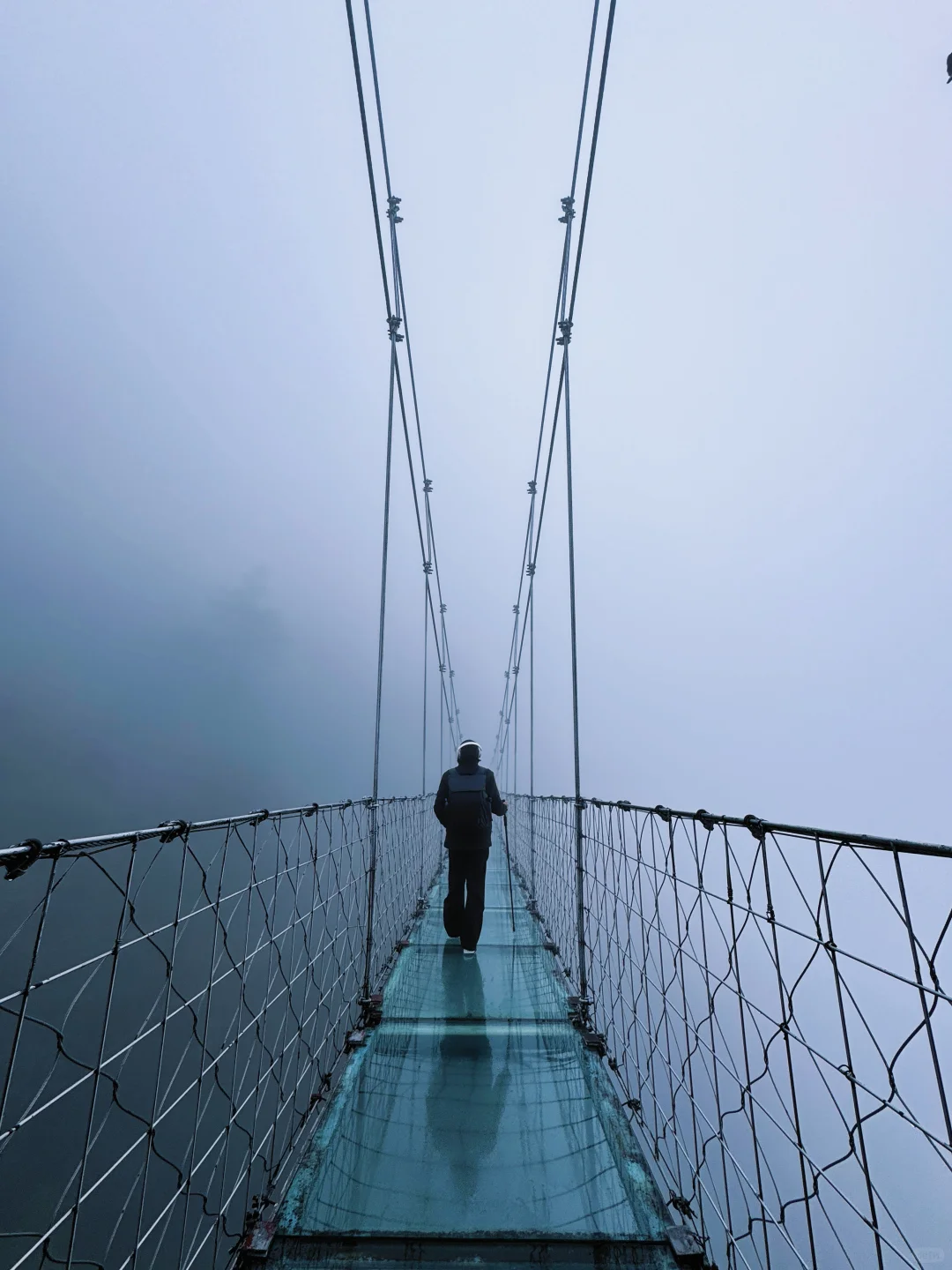 江西出现了新型爬山方式！悬崖动车他来了……