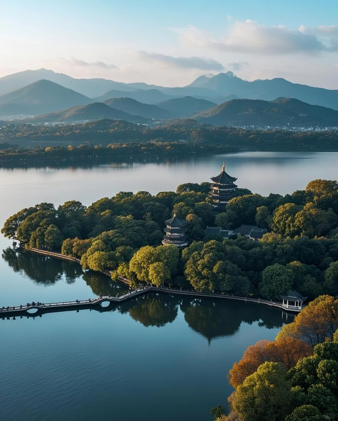 标题：🌸邂逅！西湖边的诗意浪漫