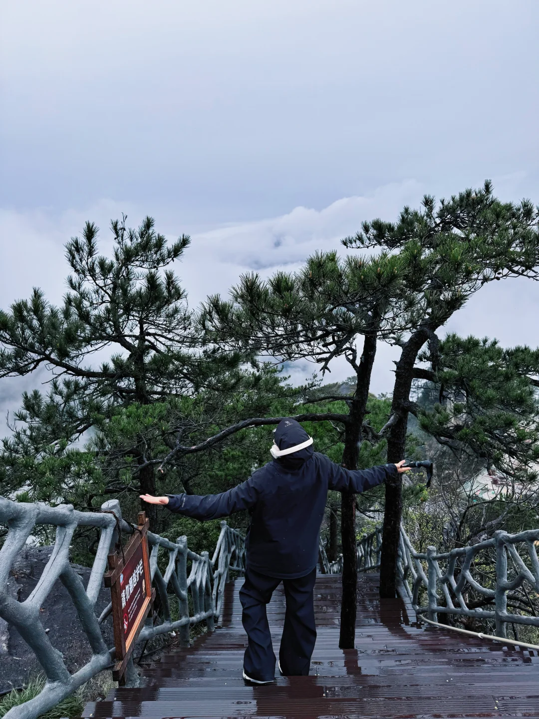 江西出现了新型爬山方式！悬崖动车他来了……