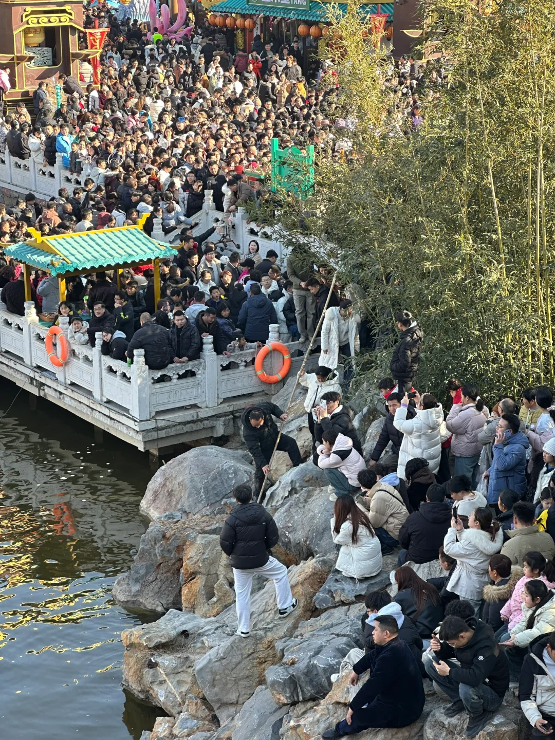 万岁山大宋武侠城人流量过多