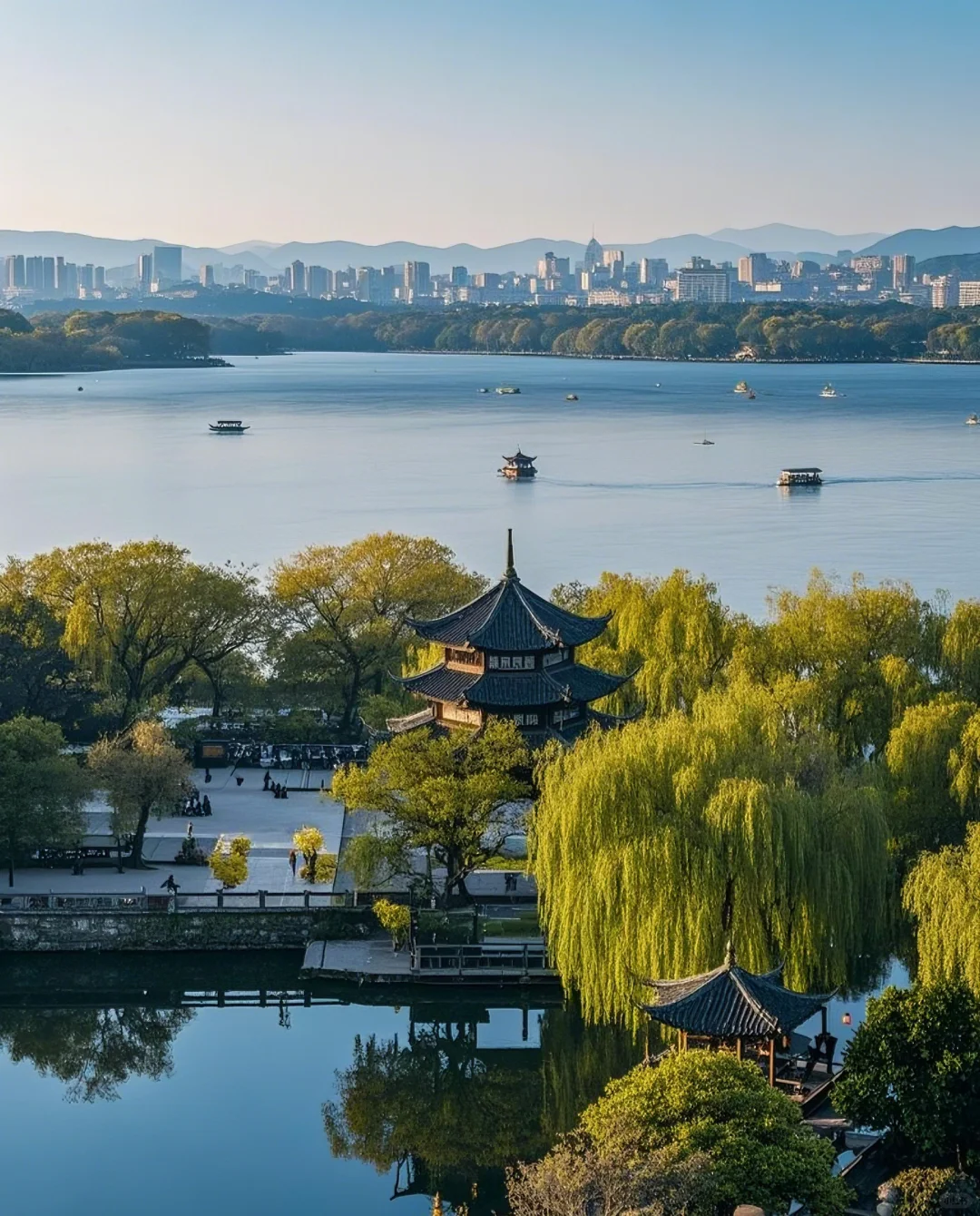 标题：🌸邂逅！西湖边的诗意浪漫