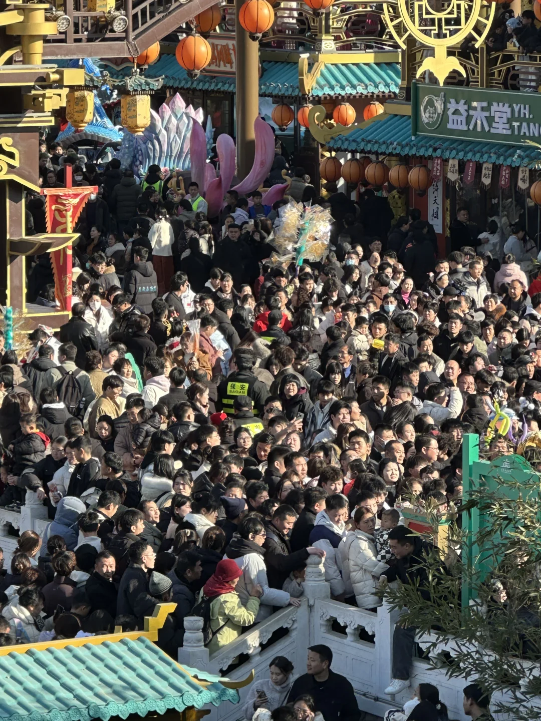 万岁山大宋武侠城人流量过多