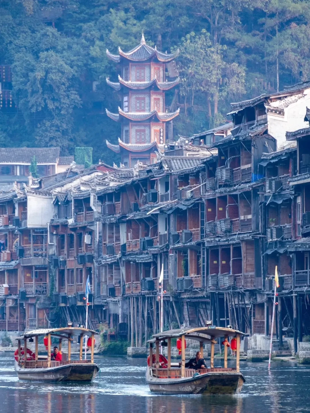 第一次带爸妈去湖南，去看凤凰古城