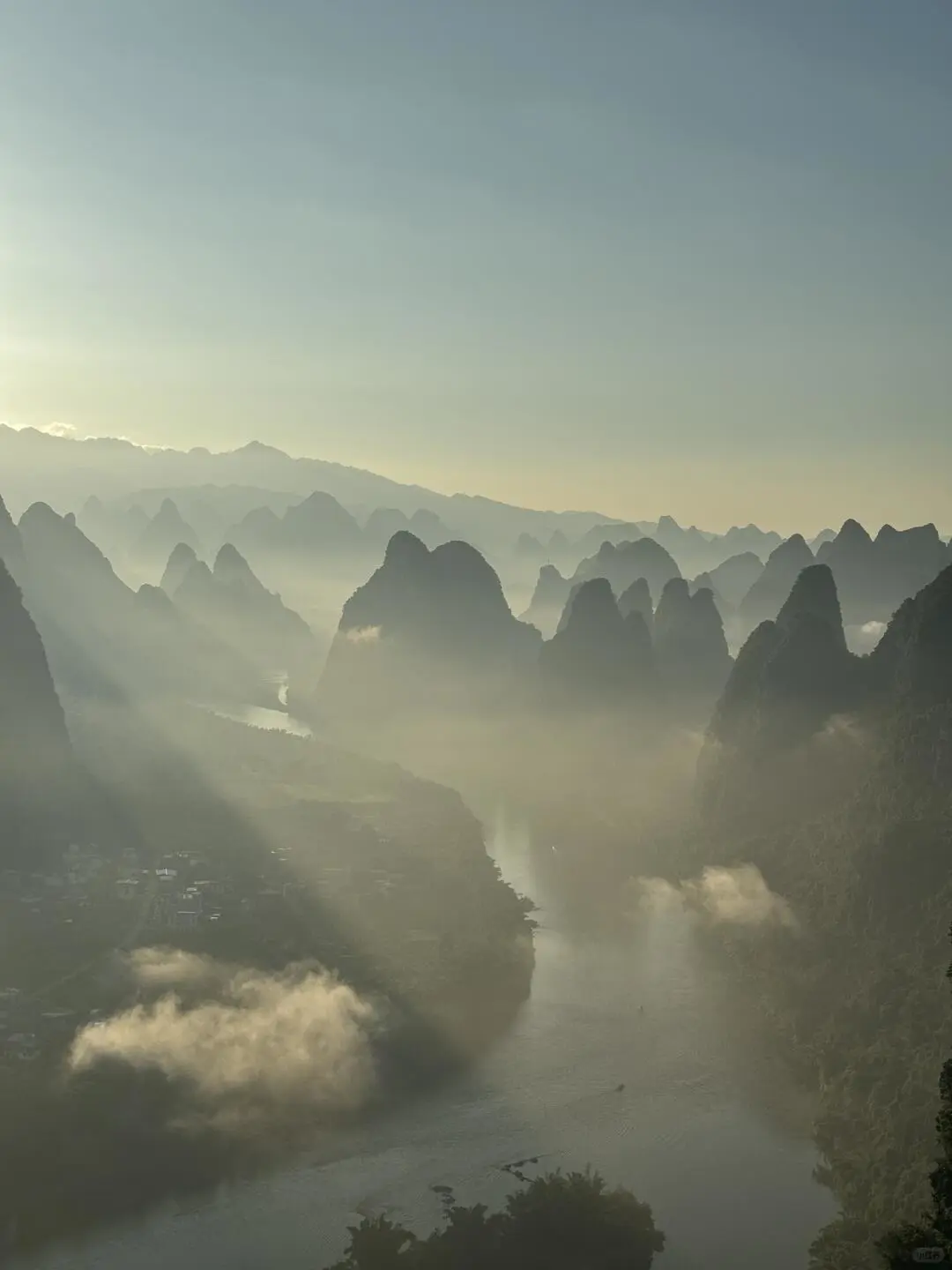 桂林4月直接封神！相机拍到冒烟！
