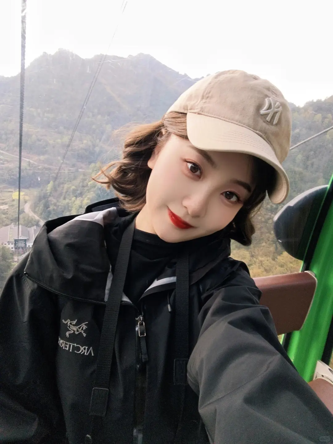 都感叹张家界山峰险峻，谁又知工人的勇气