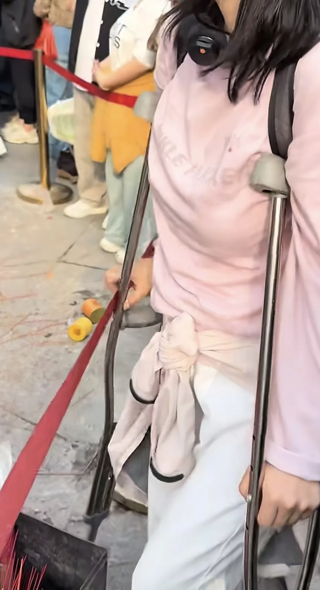 游客在普陀山走了四站租不到轮椅