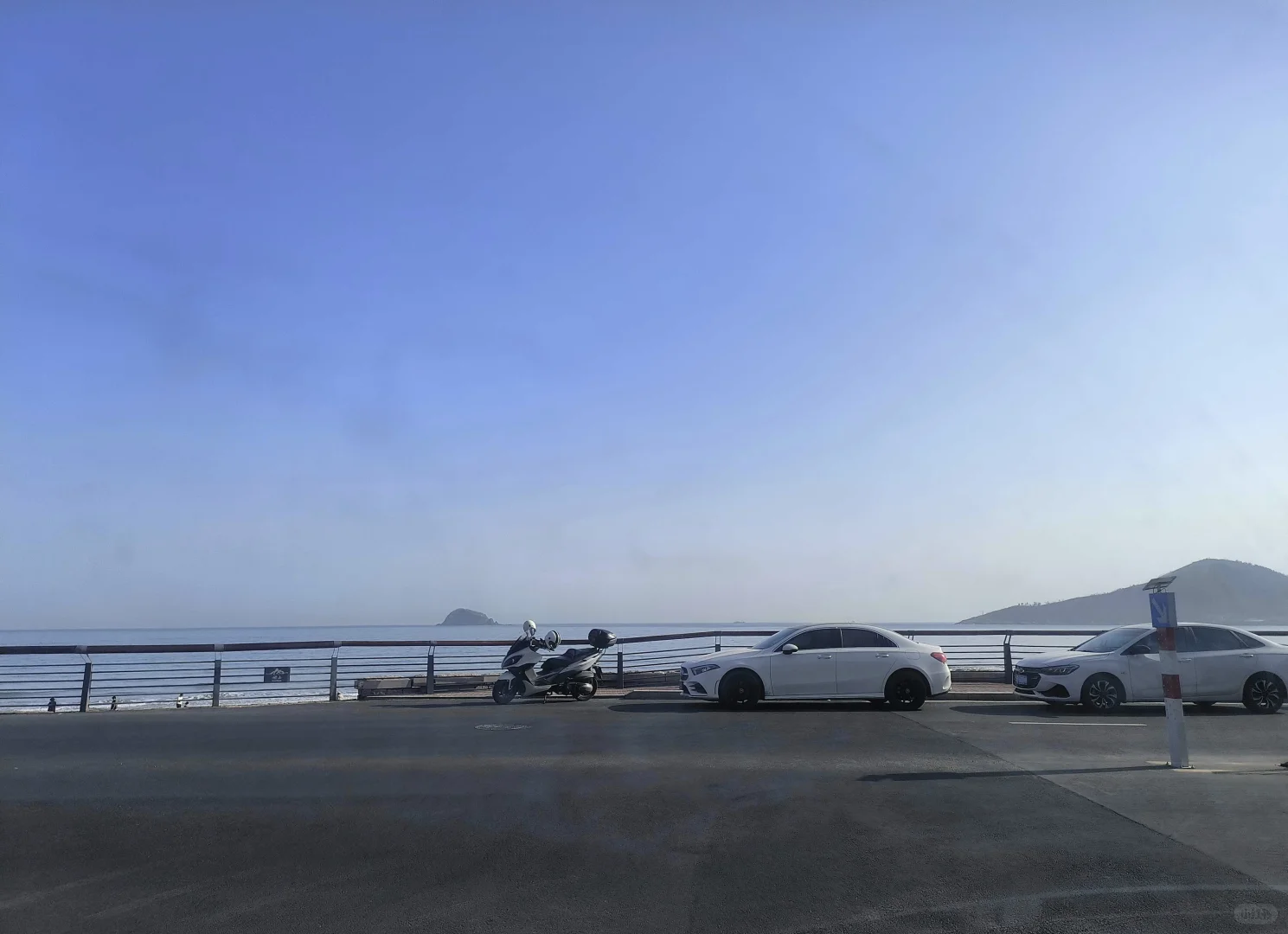 东麦窑村外面的景观路上