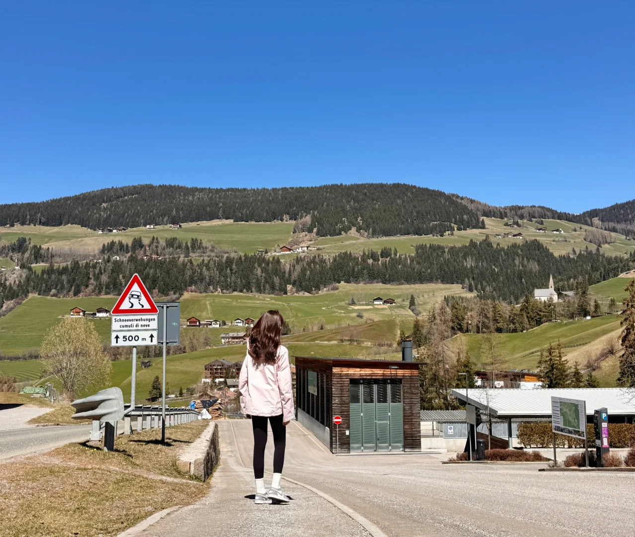 Dolomites孤独教堂一直孤独