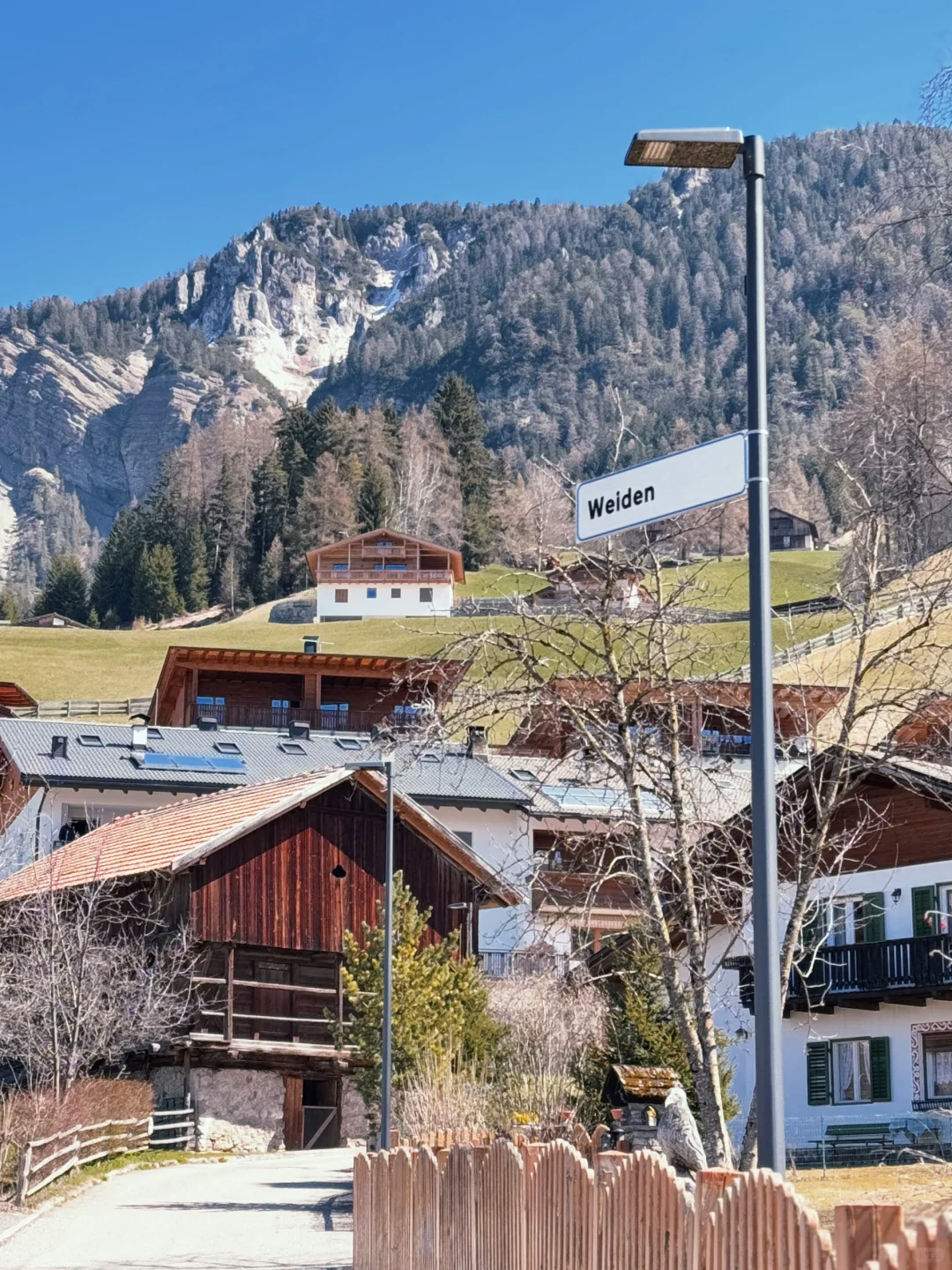 Dolomites孤独教堂一直孤独