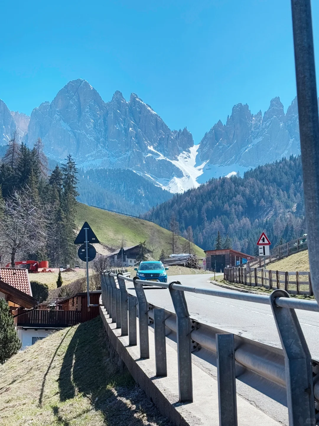 Dolomites孤独教堂一直孤独