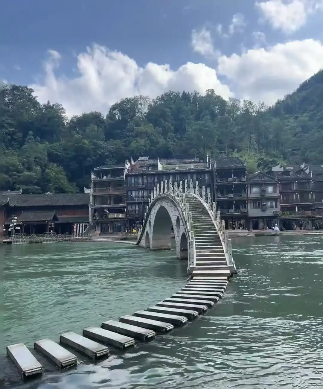 凤凰古城两天一晚超强旅游攻略