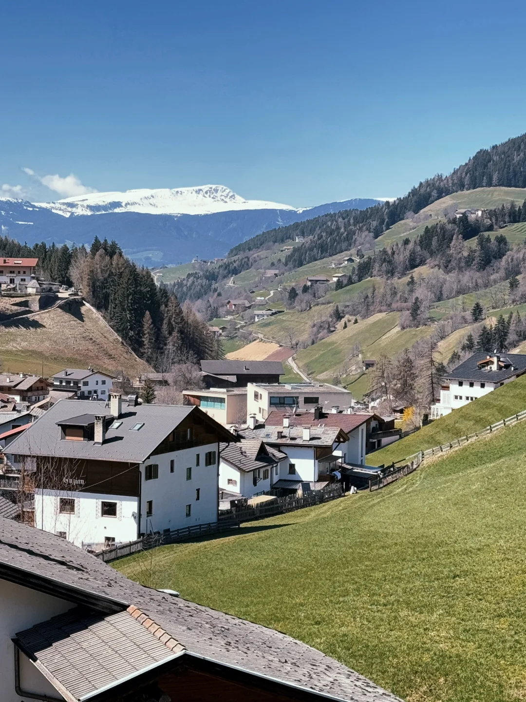 Dolomites孤独教堂一直孤独