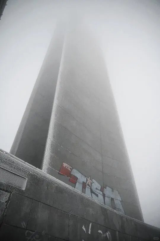 哇塞！探秘保加利亚的冰峰纪念碑