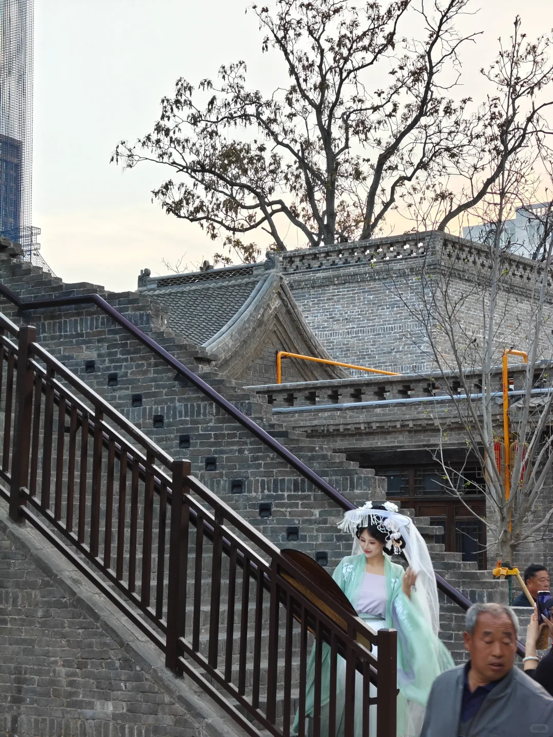 接受在一座城“中转”