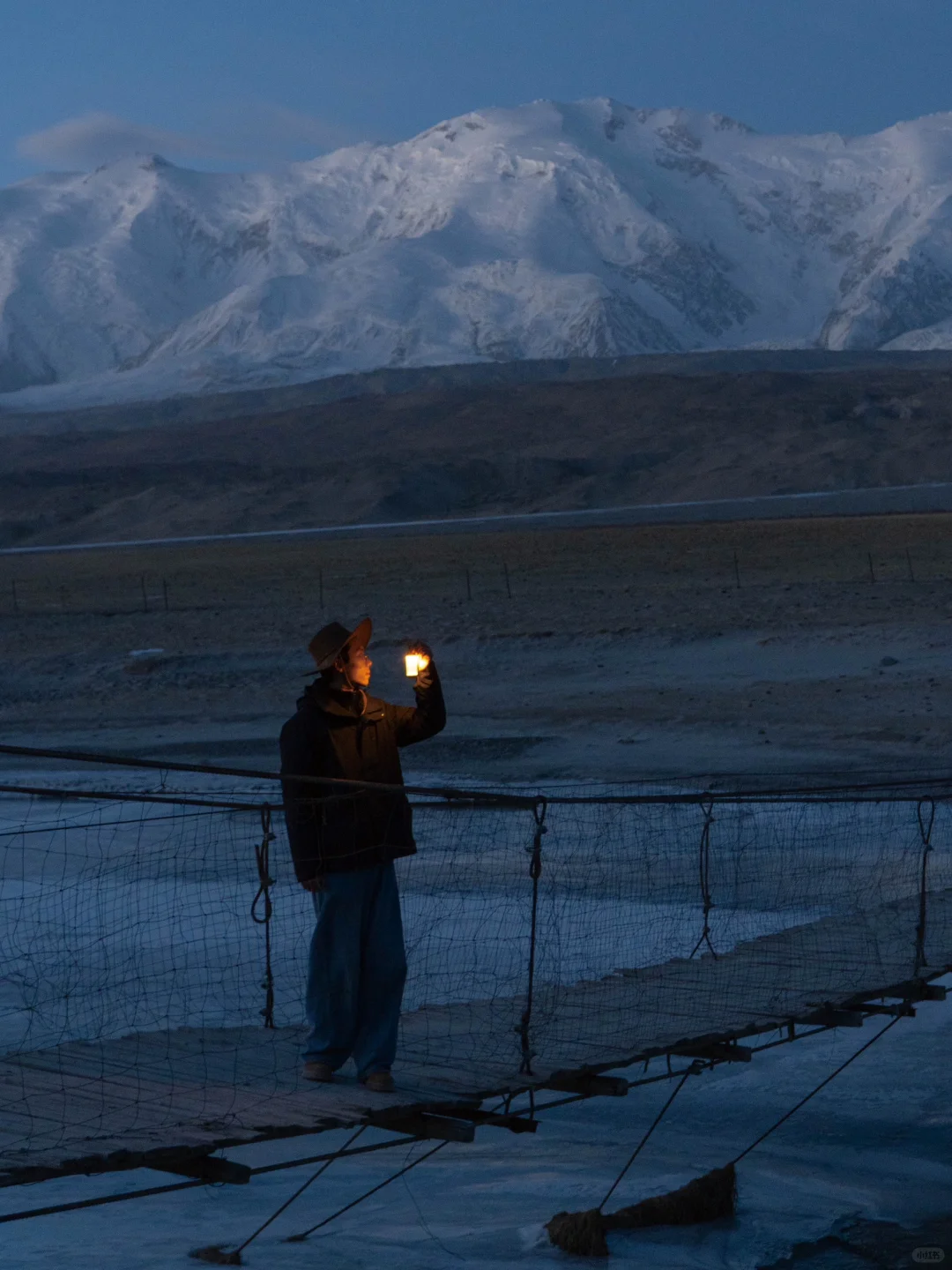 租车爆胎 却在这座吊桥上邂逅了日照金山…