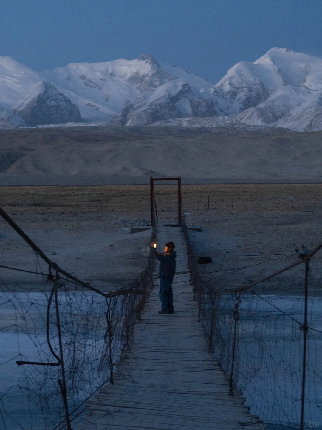 租车爆胎 却在这座吊桥上邂逅了日照金山…