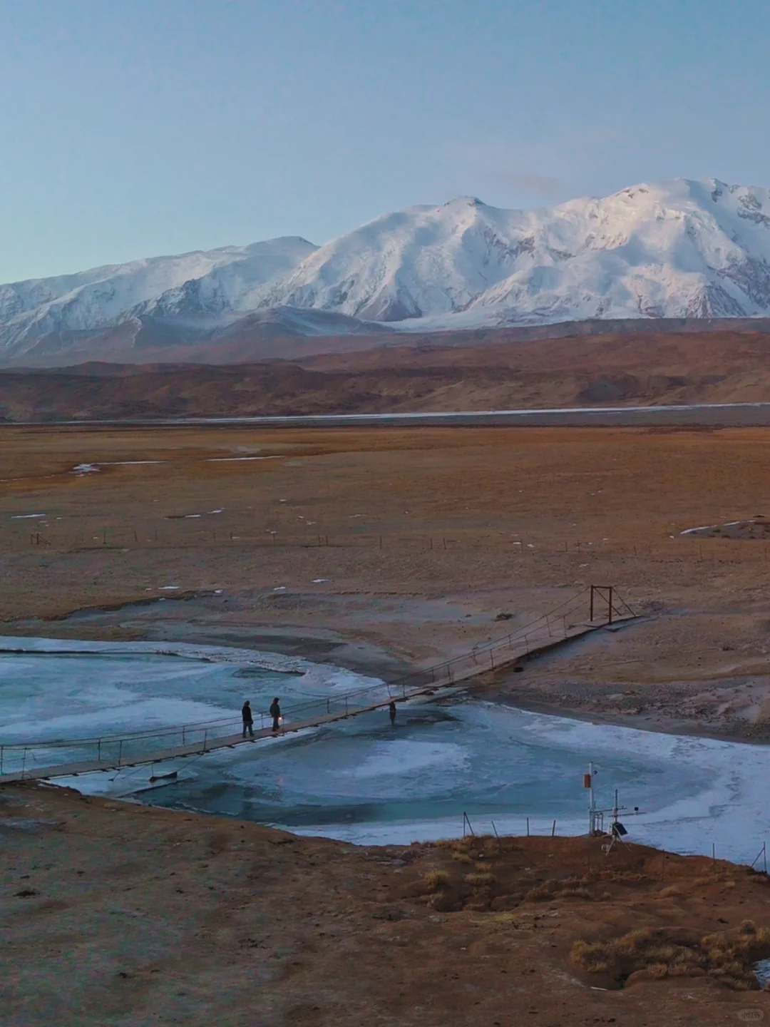 租车爆胎 却在这座吊桥上邂逅了日照金山…