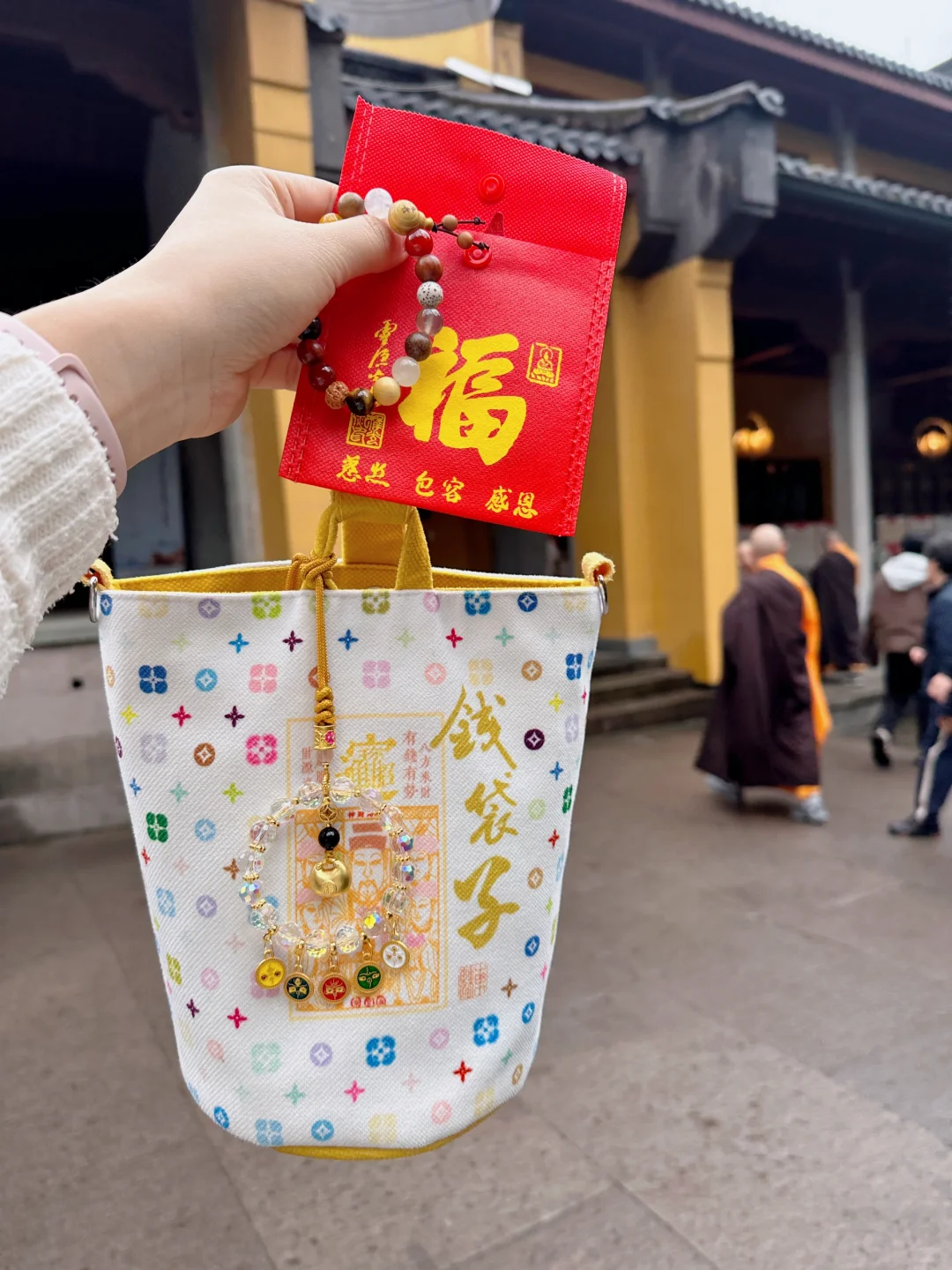 来杭州灵隐只求两件事：“十八籽和钱袋子”❗