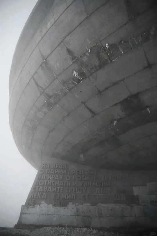 哇塞！探秘保加利亚的冰峰纪念碑