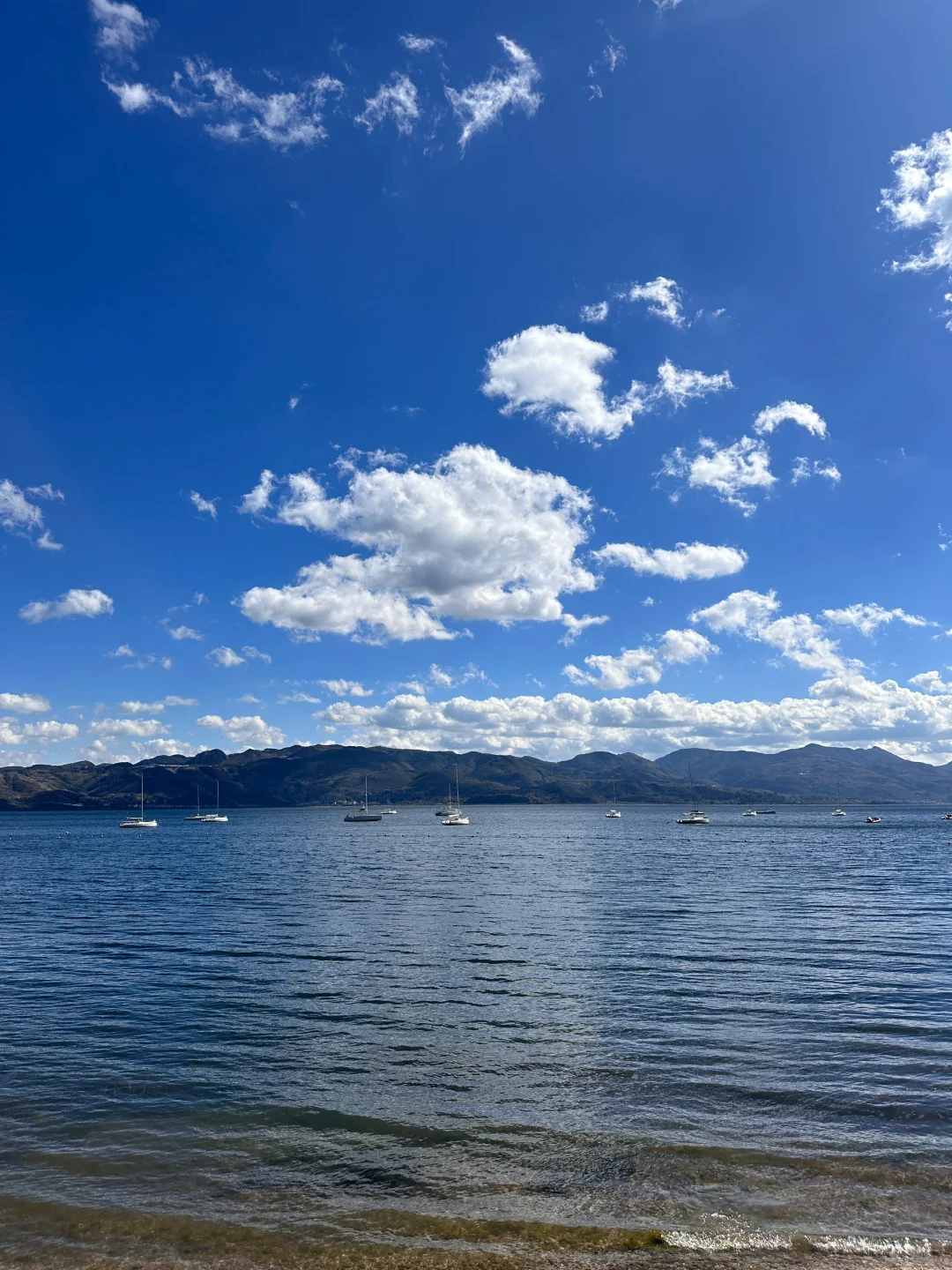 抚仙湖就是一个巨大的lalaland………