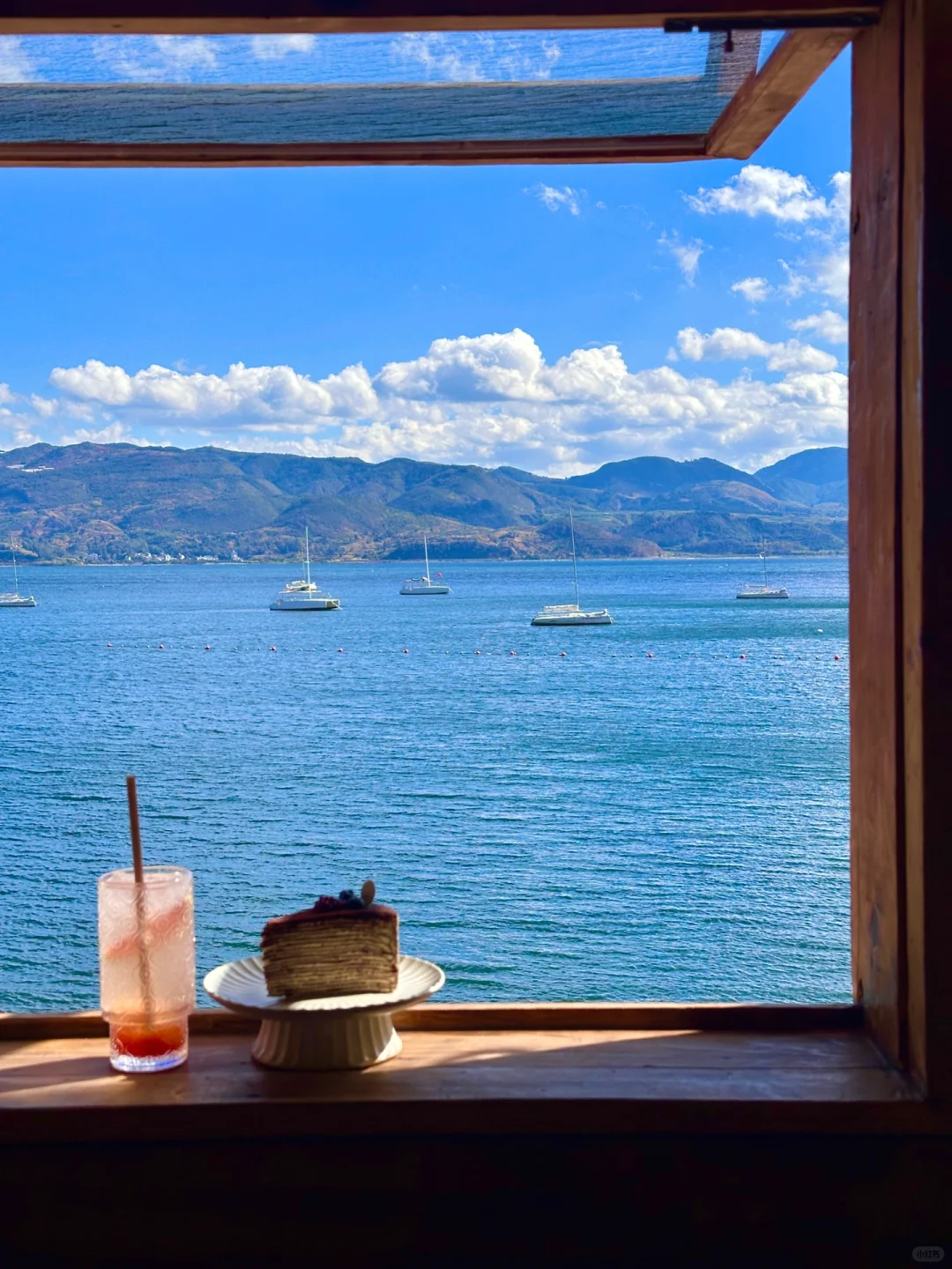 抚仙湖就是一个巨大的lalaland………