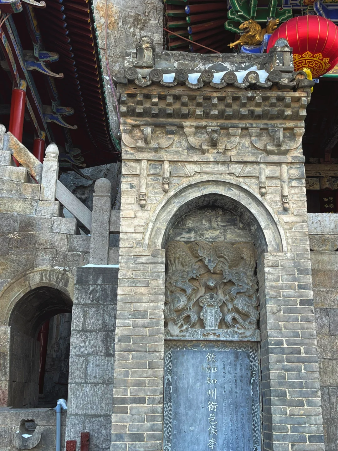 雪后的娲皇宫，犹如挂在绝壁的天上宫阙