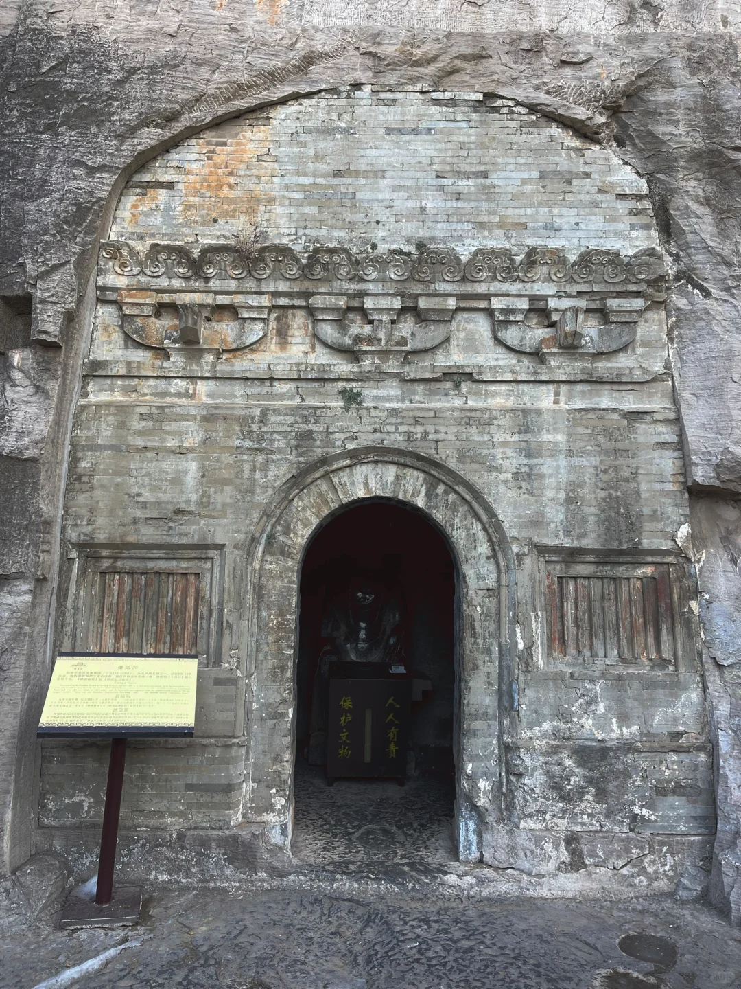 雪后的娲皇宫，犹如挂在绝壁的天上宫阙