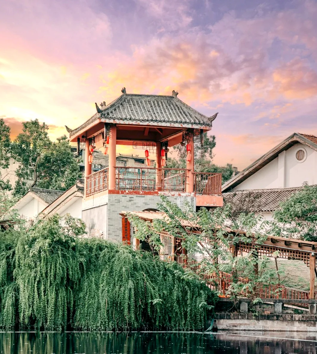 “椿去湫来，海棠花开”