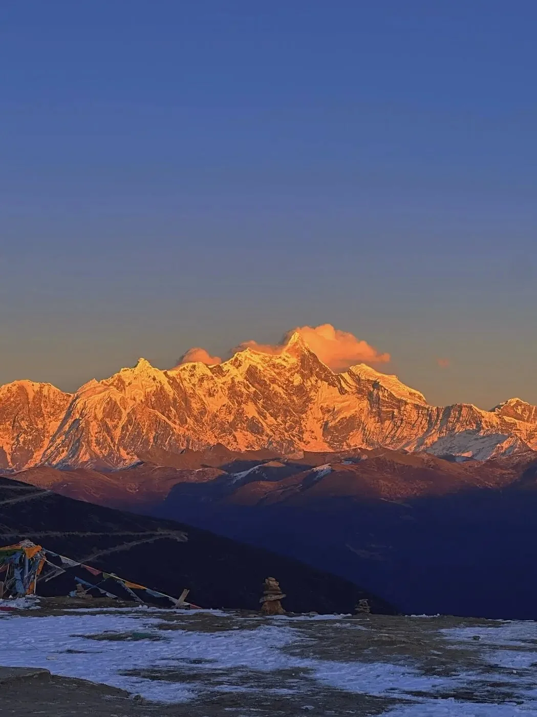 林芝的十里桃花🌸和日照金山，真的太震撼啦！