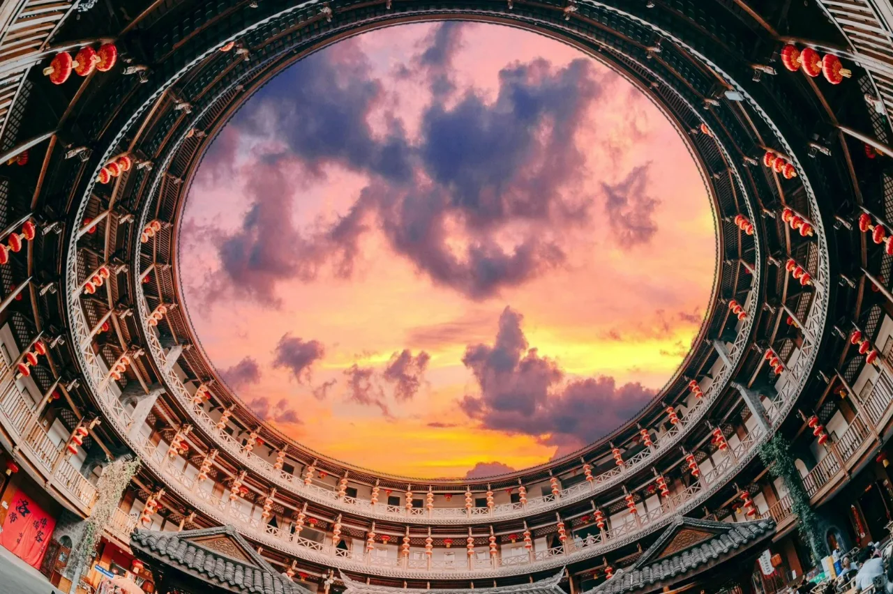 “椿去湫来，海棠花开”