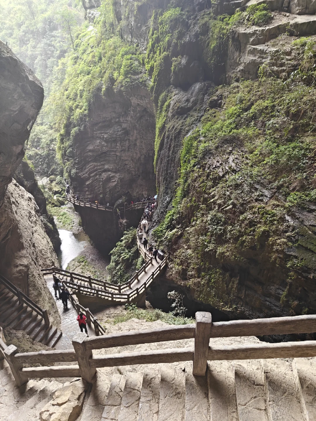 山里隐藏的水灵灵小瀑布🌊