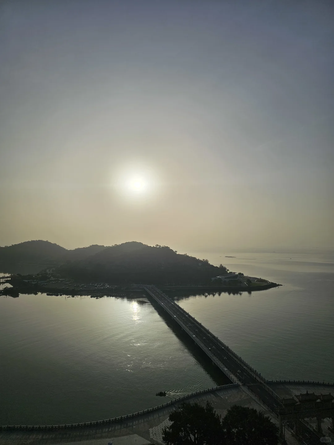 15日珠海景区早间晴天少云➕轻霾✔️有日出